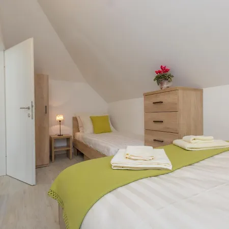 Old Town First Floor Appartement *