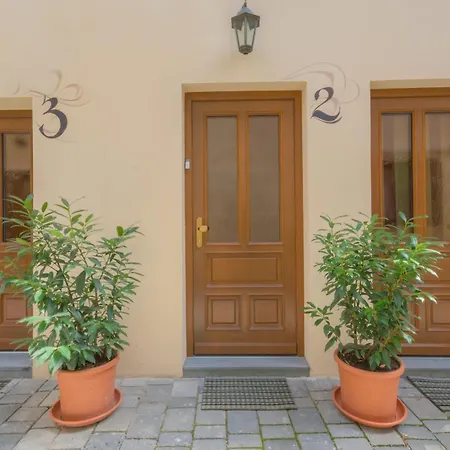 Old Town First Floor Апартаменты Любляна